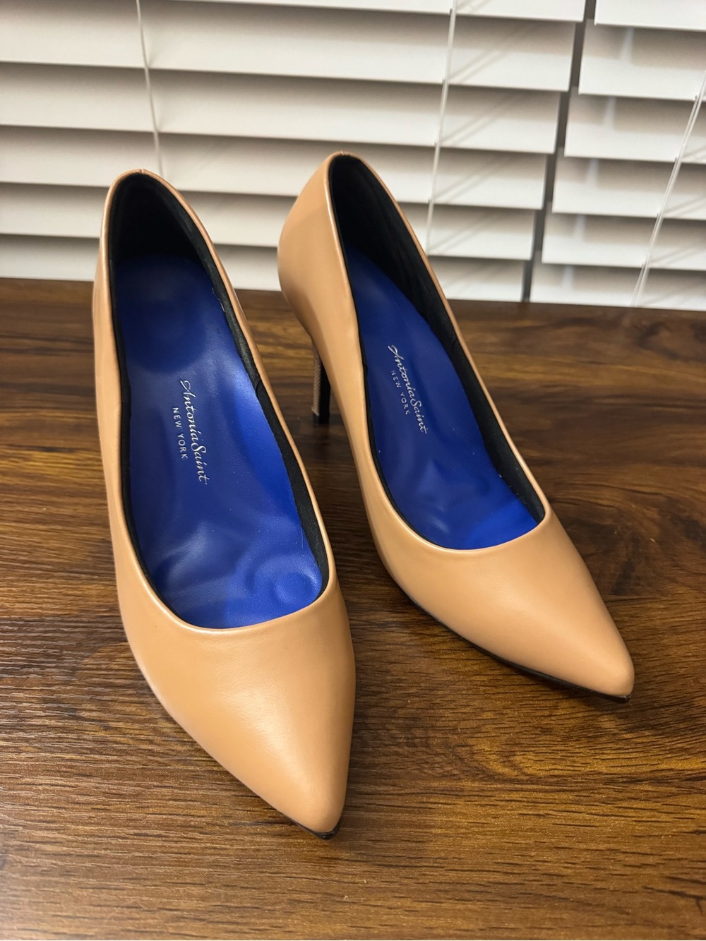Antonia Saint Pumps NY
Victoria High Heels Nude Size 9.5 Excellent Like New